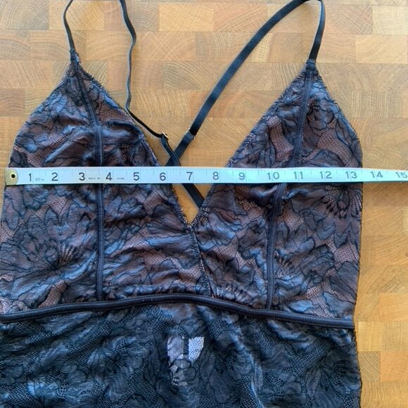 Auden Lace Bodysuit - Black and Pink M - Picture 5 of 6
